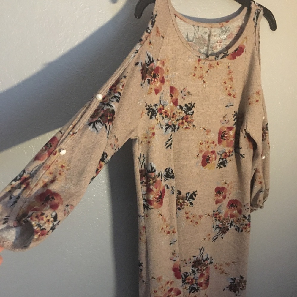 Floral Pattern Dress with Open Sleeves